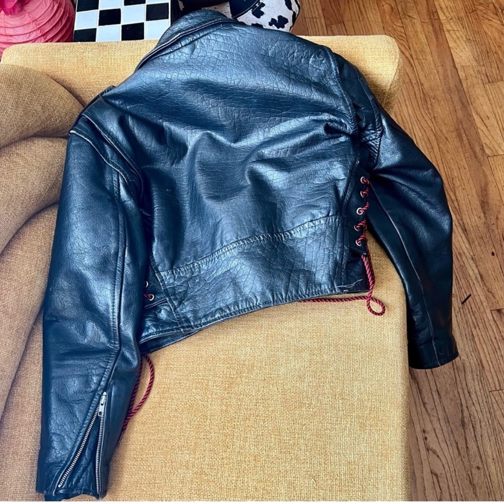Vintage Genuine Leather Jacket! 🖤 - Picture 9 of 11